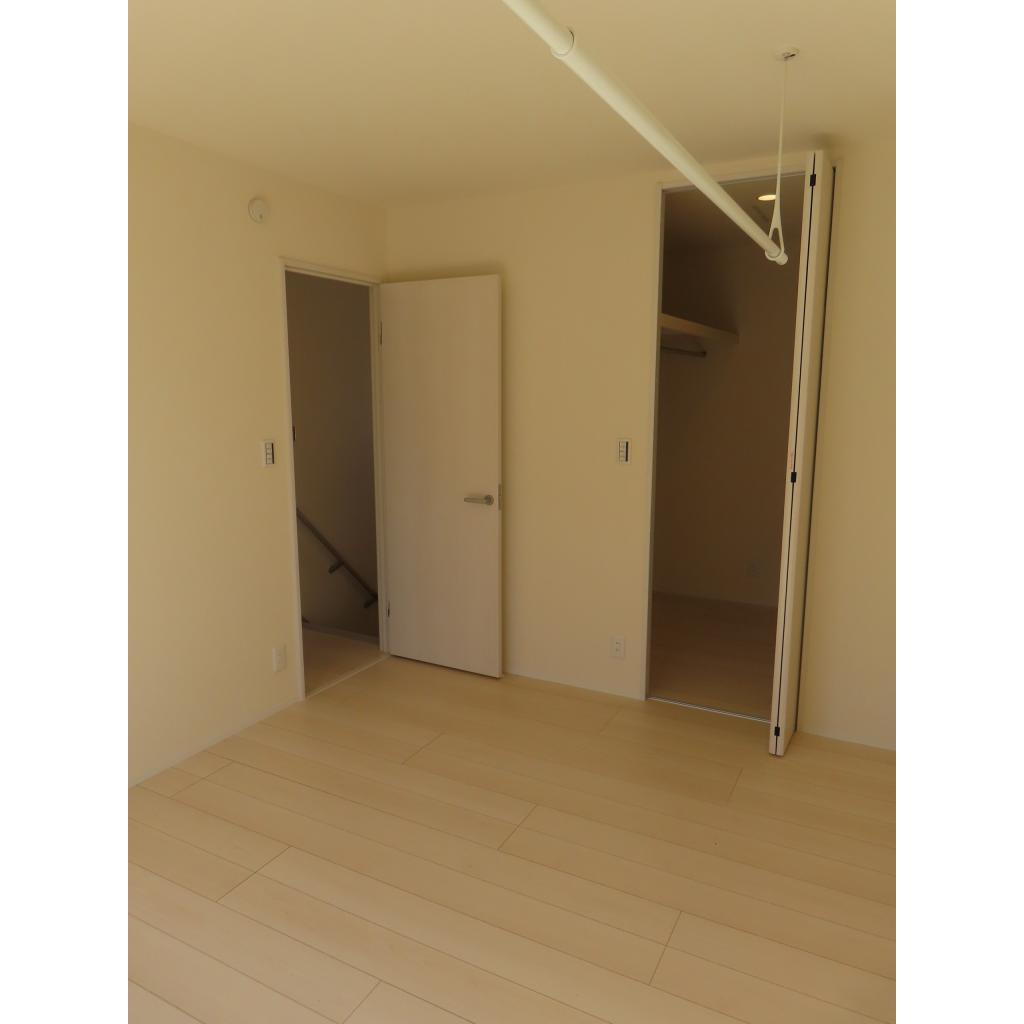 Ｎａｎａｌａ　B棟|階段上った先の左側洋室