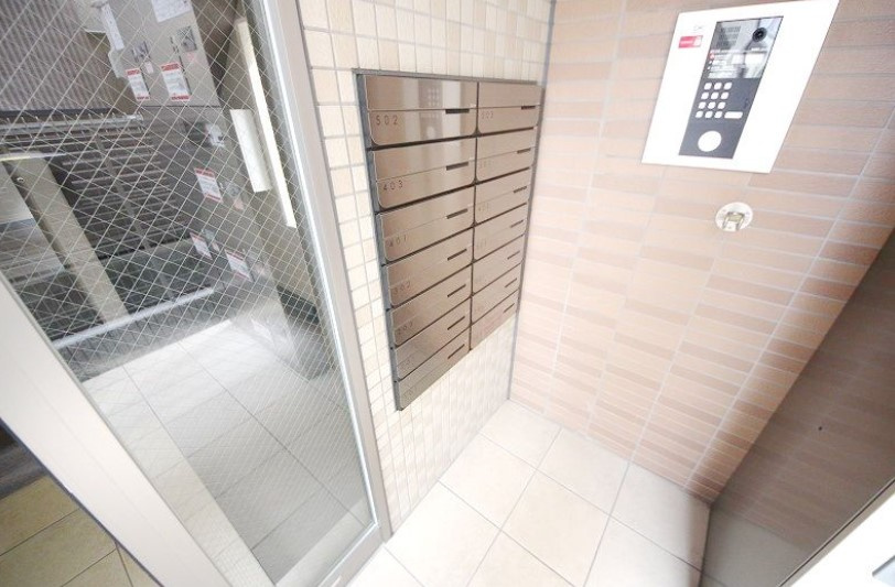 フォーシーズン蓮根のエントランス