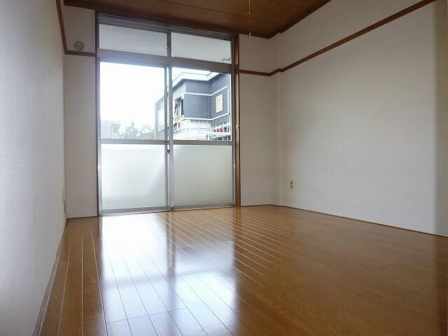 シャルマン吉祥寺の洋室