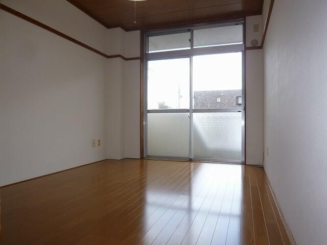 シャルマン吉祥寺の洋室