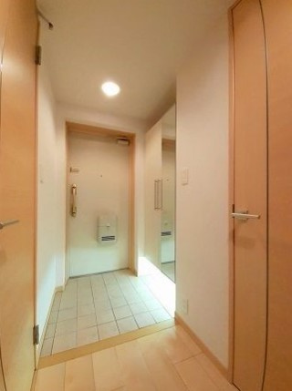 箱根ハイライズビルの玄関