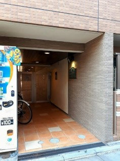 箱根ハイライズビルのエントランス