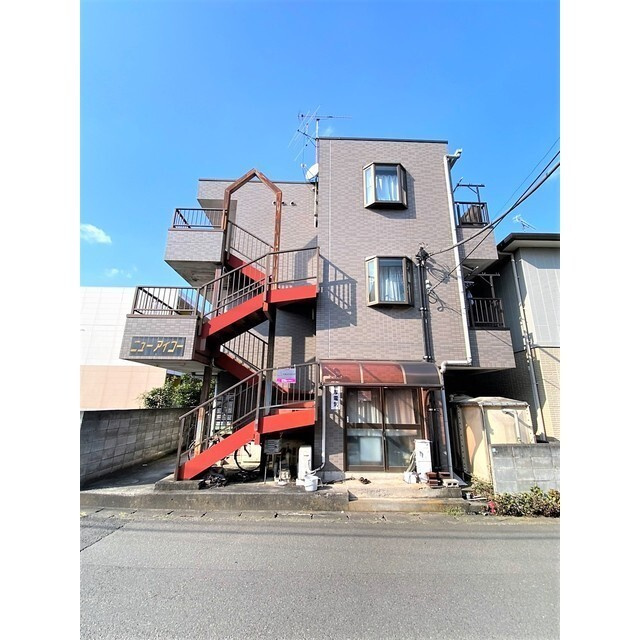 ニューアイコーマンションの外観