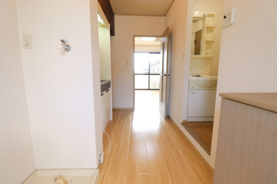 【玄関】 | ヴィブレアトリオ | 201　玄関