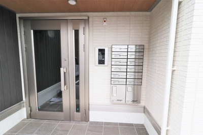 【エントランス】 | グランヒルHS石垣 | オートロック前　集合ポスト・宅配ボックス