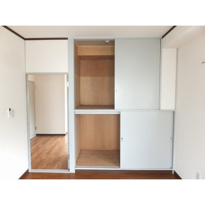 【収納】 | ベルカディーマンション | 洋室収納