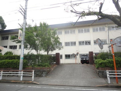 八王子市立浅川小学校 573m