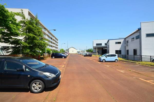 ビレッジハウス越路1号棟の駐車場