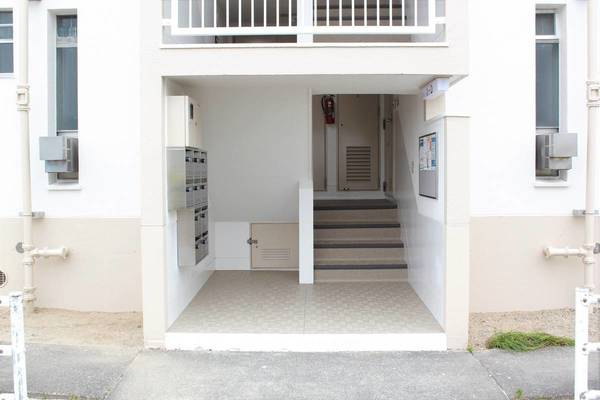 ビレッジハウス佐賀第二1号棟のエントランス