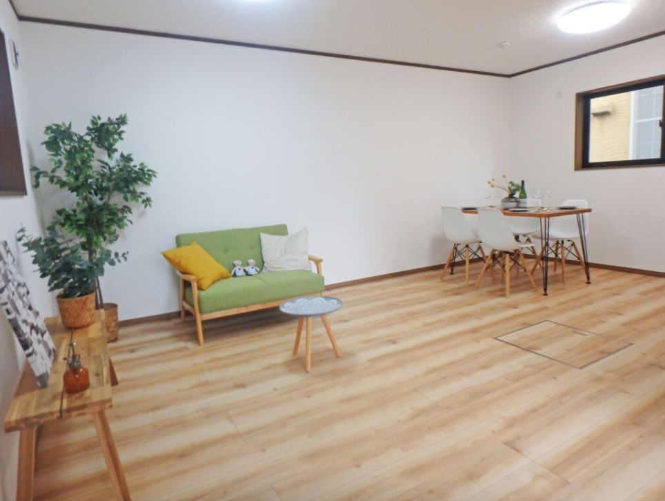 綾瀬市上土棚南2丁目　中古戸建の居間・リビング|使いやすいリビングです