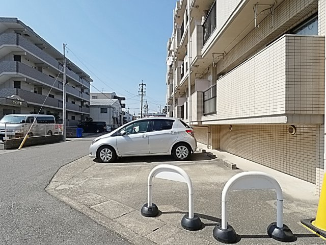 シャトー五才美の駐車場