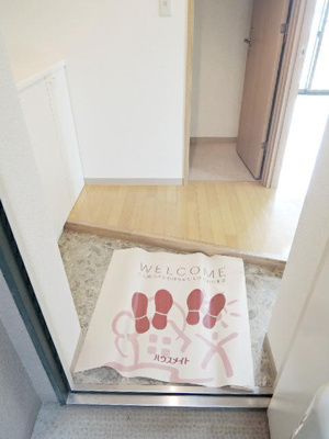 下駄箱あります。