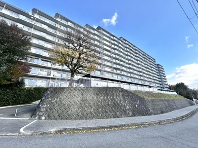 【外観】 | 泉北星和台コーポラス | 南海泉北線「泉ヶ丘」駅が徒歩20分。
閑静な住宅街で小さなお子様がいらっしゃるご家庭でも安心してお住まい頂けます！！