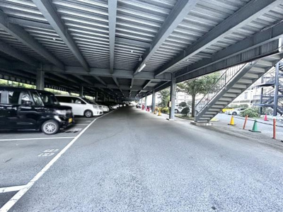【駐車場】 | 泉北星和台コーポラス | お車の出し入れも楽々ですね♪現地駐車場部分になります！駐車場空有です！
