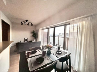 【居間・リビング】 | ルイシャトレ鳳 | ご家族の対話を重視したリビングイン階段！『ただいま！』『おかえり！』の声がいつも聞こえて安心です♪ 