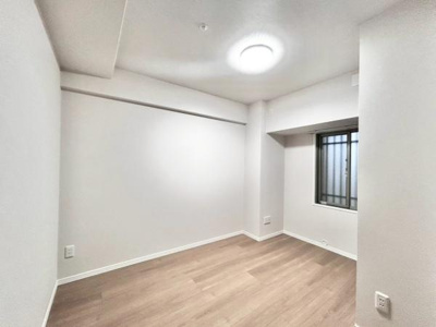 【洋室】 | ルイシャトレ鳳 | 本を読んだり趣味の時間を楽しんだり家の中でひとり静かになれる空間