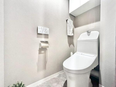 【トイレ】 | ルイシャトレ鳳 | タオルフォルダーも付いておりそのまま手洗いもできます。