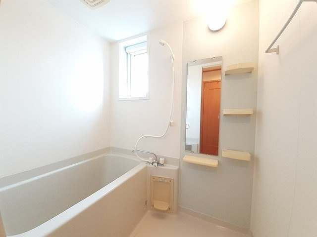 トパーズＣの浴室|日々の疲れを癒すお風呂付です