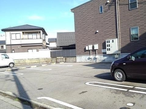 コンフォートＴＡＮＡＫＡの駐車場|駐車場に車を止められます