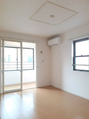 コンフォートＴＡＮＡＫＡの居間・リビング|居間です