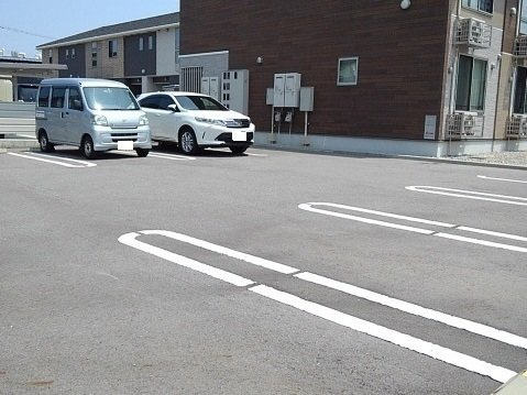 カルムセゾンの駐車場|駐車場完備です