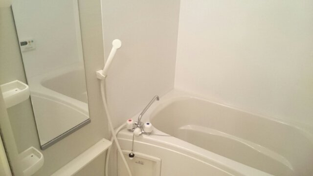 オレンジフラットⅢの浴室|きれいなお風呂です