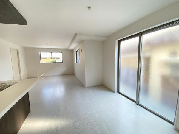 【居間・リビング】 | 明石市西明石東町1期2号棟　新築戸建