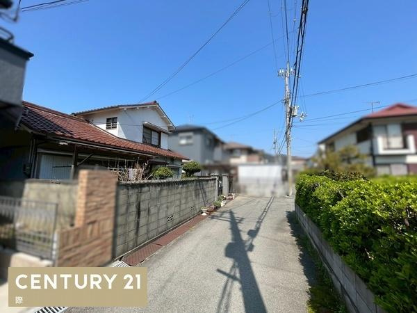 和歌山市栄谷　中古戸建の前面道路含む現地写真