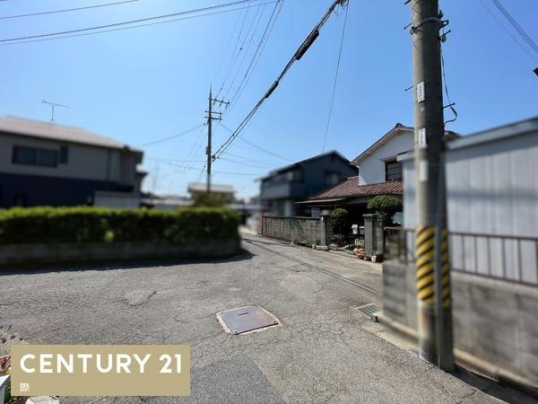 和歌山市栄谷　中古戸建の前面道路含む現地写真