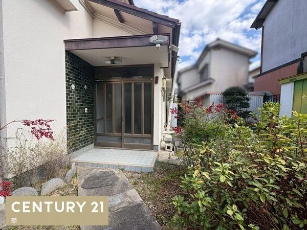 岩出市船戸　中古戸建の玄関