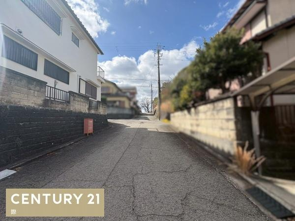 岩出市船戸　中古戸建の前面道路含む現地写真