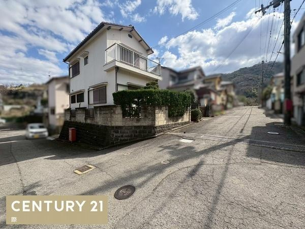 岩出市船戸　中古戸建の前面道路含む現地写真