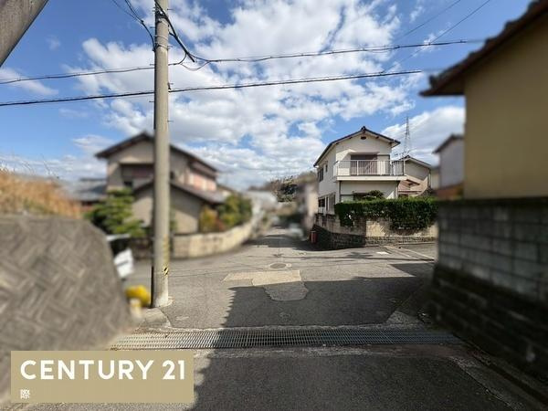 岩出市船戸　中古戸建の前面道路含む現地写真