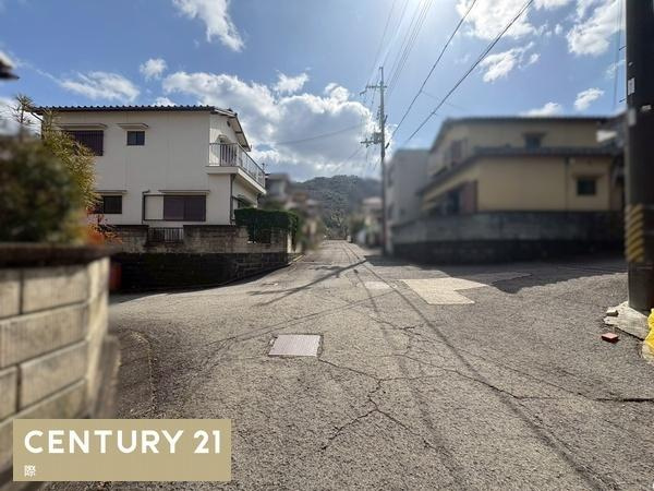 岩出市船戸　中古戸建の前面道路含む現地写真