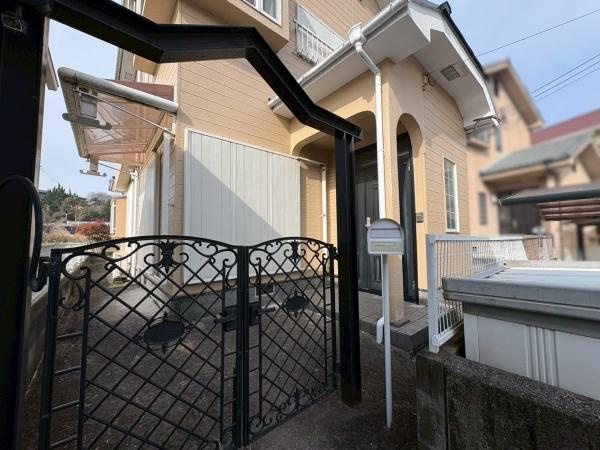 貴志川町岸宮　中古戸建の玄関