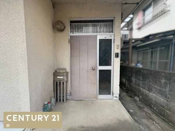 和歌山市加納　中古戸建の玄関