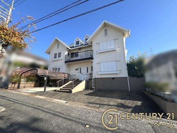 北葛城郡上牧町桜ケ丘３丁目　一戸建の外観|■現地撮影写真■積水ハウス施工の邸宅！駐車スペース４台分あります！お気軽にお問い合わせください！