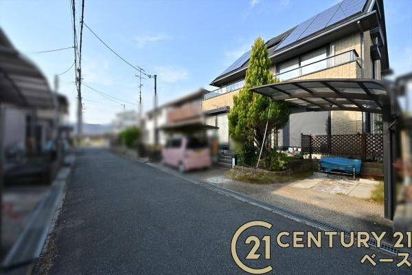 大和郡山市千日町　一戸建の前面道路含む現地写真|■現地撮影写真■敷地と道路の高低差が少なく駐車もスムーズです！