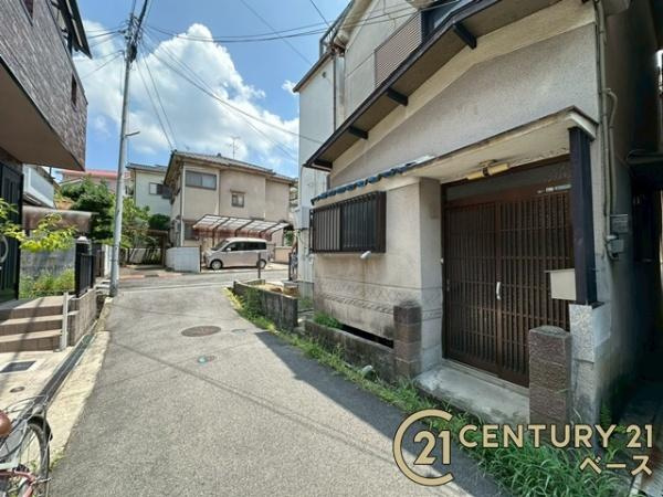 大和高田市池田　一戸建の前面道路含む現地写真