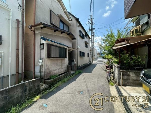 大和高田市池田　一戸建の前面道路含む現地写真