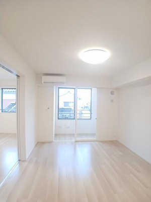 【居間・リビング】 | ブルーオーシャン・レジデンスＢ