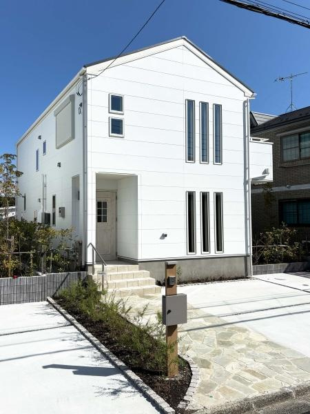 鎌倉市稲村ガ崎５丁目の新築一戸建の前面道路含む現地写真