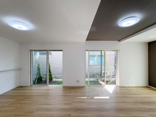 鎌倉市稲村ガ崎５丁目の新築一戸建の居間・リビング