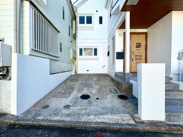 逗子市沼間６丁目の中古一戸建の駐車場|駐車場・車種によって自転車も止められます