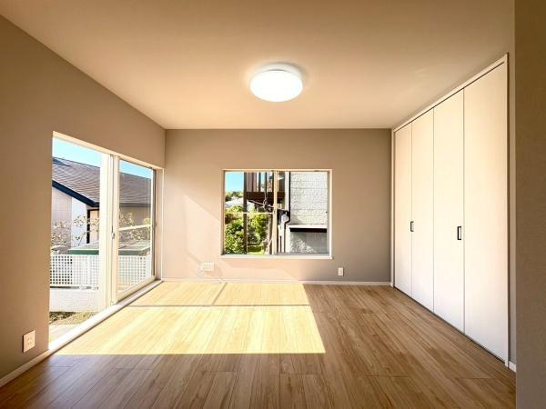 逗子市沼間６丁目の中古一戸建の居間・リビング|明るい清潔感のあるリビングです。