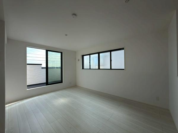 横浜市南区中里４丁目の新築一戸建の洋室