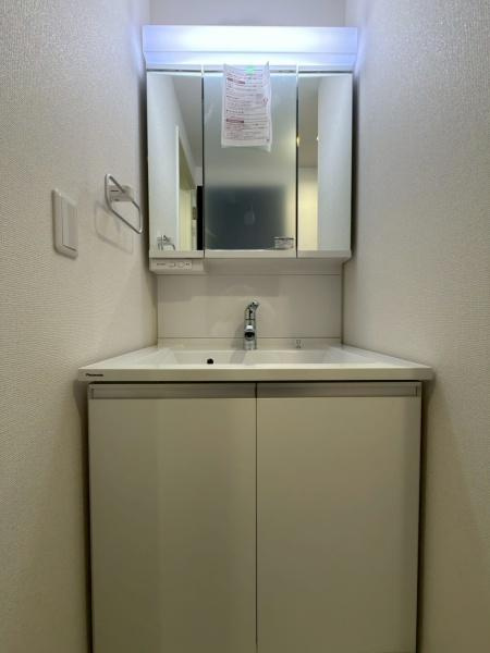 横浜市南区中里４丁目の新築一戸建の独立洗面台