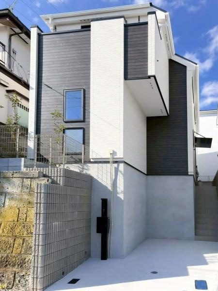 横浜市南区中里４丁目の新築一戸建の前面道路含む現地写真