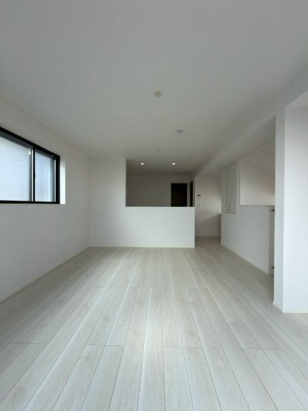 横浜市南区中里４丁目の新築一戸建の居間・リビング