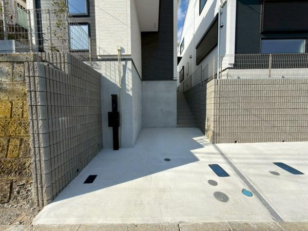 横浜市南区中里４丁目の新築一戸建の駐車場